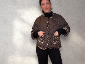 Steppweste dunkelbraun mit Leo Details