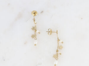 Ohrhänger mit Perlen und Sternen aus Edelstahl